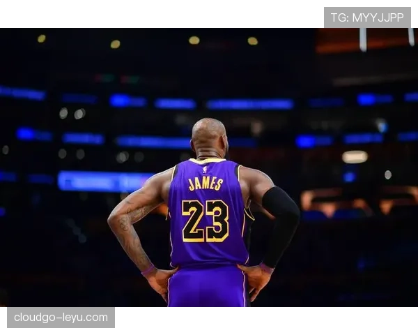 球星私生活引热议，粉丝热议不断持续发酵