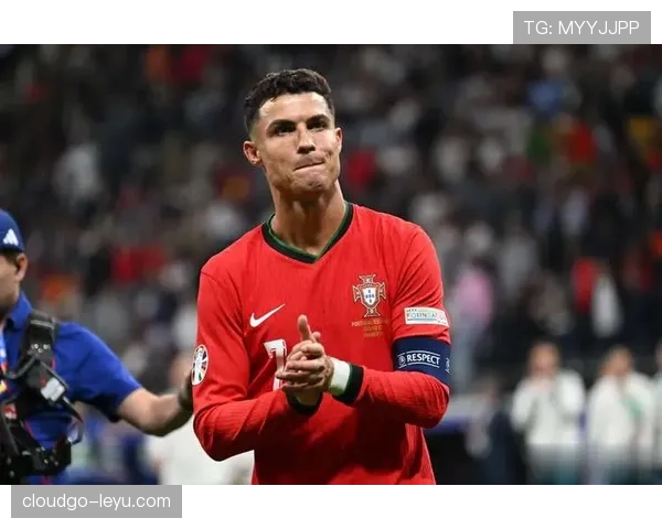 C罗再创历史!连续两场淘汰赛闪耀赛场,状态强势回暖 C罗再创历史!连续两场淘汰赛闪耀赛场,状态强势回暖