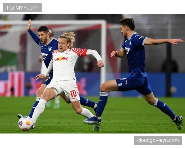 战术创新盘点：驱动足球战术演进，引领未来赛事变革与挑战