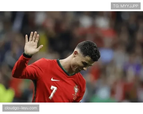 足球传奇再创辉煌!明星球员刷新出场纪录,历史表现闪耀赛场 足球传奇再创辉煌!明星球员刷新出场纪录,历史表现闪耀赛场