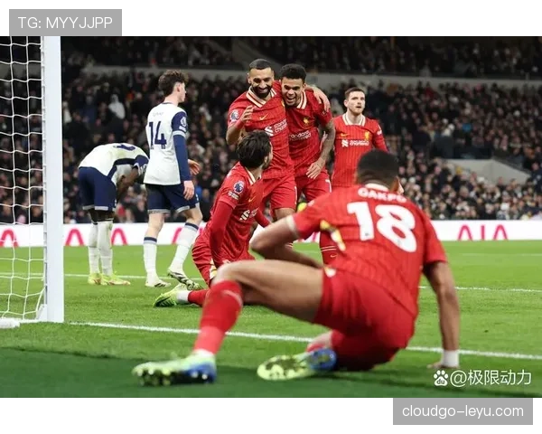 英超新赛季揭幕战打响，焦点对决与新星闪耀引热议