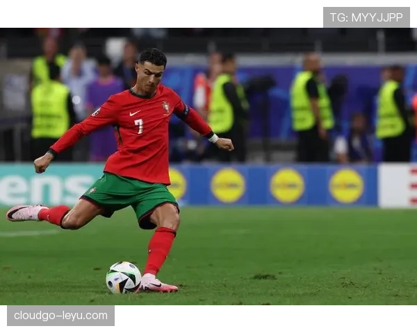 C罗表现稳健荣膺英超赛季最佳殊荣，引发广泛关注