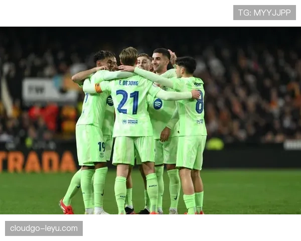 巴萨边路进攻火力全开，状态回暖呈现积极表现