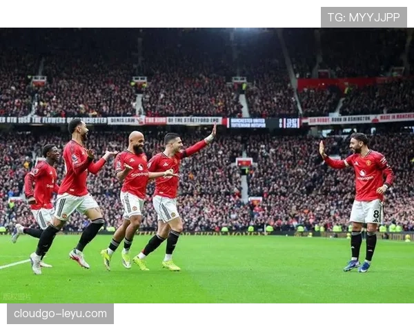 B费 vs 德布劳内:中场核心的组织效率与战术影响力对比 B费 vs 德布劳内:中场核心的组织效率与战术影响力对比