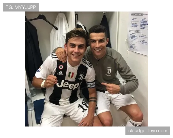 迪巴拉居然在家穿了双拖鞋出门,感觉瞬间没了巨星架势?